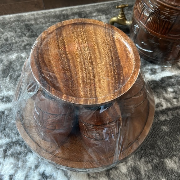 NEW Wooden Barrel Drink Dispenser w Stand & 6 Cups - Picture 12 of 16